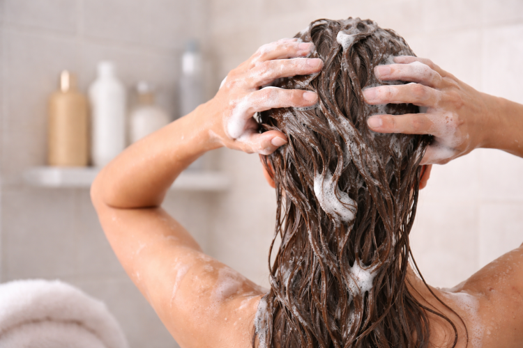 Как правильно мыть голову: главные советы от парикмахера