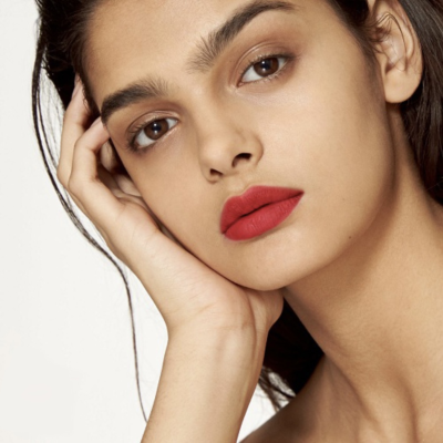 Помада для губ с сатиновым финишем Burberry Kisses Lipstick (Military Red 109) Mini