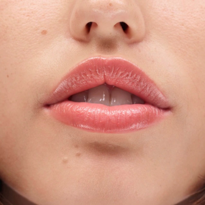 Стойкая увлажняющая глянцевая помада Glossier Hidrating Shine+Ultralip (Villa) 3 g (без коробочки, из набора)