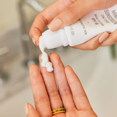 Мінеральний сонцезахисний крем First Aid Beauty Mineral Sunscreen Zinc Oxide Broad Spectrum SPF 30 (50 ml)