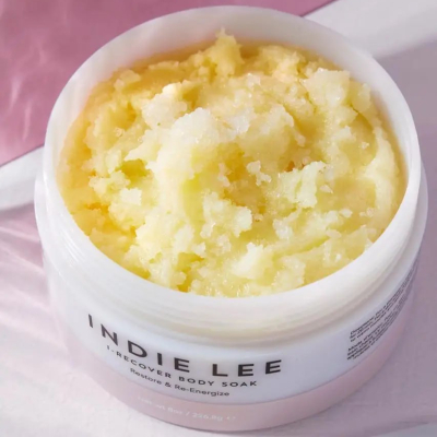 Скраб для тіла з гімалайською сіллю та ефірними оліями Indie Lee I-Recover Body Soak 226.8 g