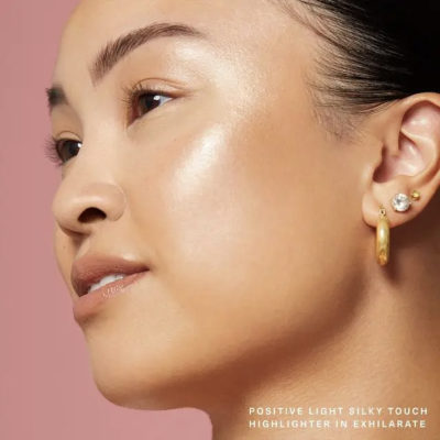 Хайлайтер Rare Beauty Positive Light Silky Touch Highlighter (Exhilarate) 2.8 g