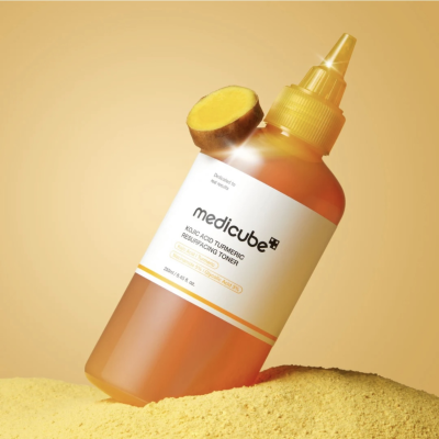 Освітлювальний тонік з койєвою кислотою Medicube Kojic Acid Turmeric Resurfacing Toner 250 ml