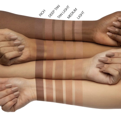 Бронзер HUDA BEAUTY GloWish Soft Radiance Bronzing Powder (02 Medium) 3 g