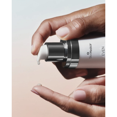 Освітлююча сироватка для обличчя SkinMedica Even and Correct Advanced Brightening Treatment 8.8 ml Mini