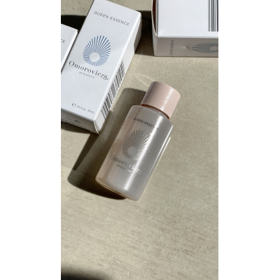 Зволожуюча есенція з гіалуроновою кислотою Omorovicza Queen Essence 30 ml