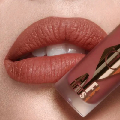 Жидкая помада для губ Charlotte Tilbury Airbrush Flawless Matte Lip Blur (Honey Blur) 6.8 ml