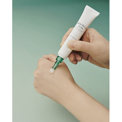 Успокаивающий крем от акне для точечного применения SKIN1004 Madagascar Centella Tea-Trica Spot Cream 20 ml