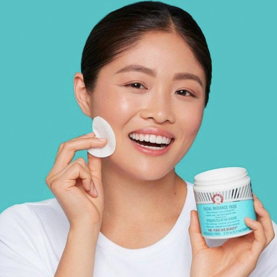 Очищающие диски для лица First Aid Beauty Facial Radiance Pads with Clycolic + Lactic Acids 28 шт