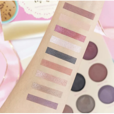 Палетка тіней Beauty Bakerie Breakfast in Bed Eyeshadow Palette 9x1.5 g