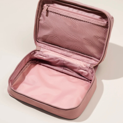 Вместительная двухслойная косметичка Rare Beauty Puffy Toiletry Bag - Mauve