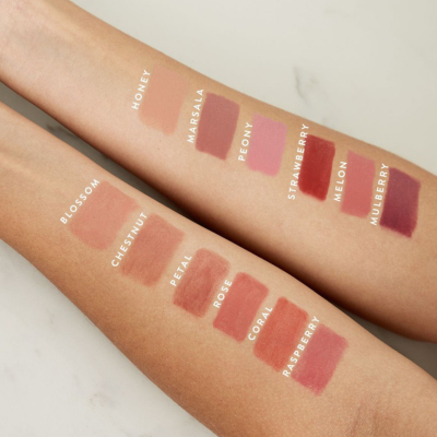 Зволожуюча помада-олівець Honest Beauty Lip Crayon Lush Sheer Blossom (Sheer Petal) 3 g