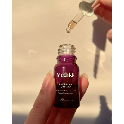 Интенсивно увлажняющая сыворотка с гиалуроновой кислотой Medik8 Hydr8 B5 Intense Hyaluronic Acid with NMF Replenish&Boost 8 ml Mini